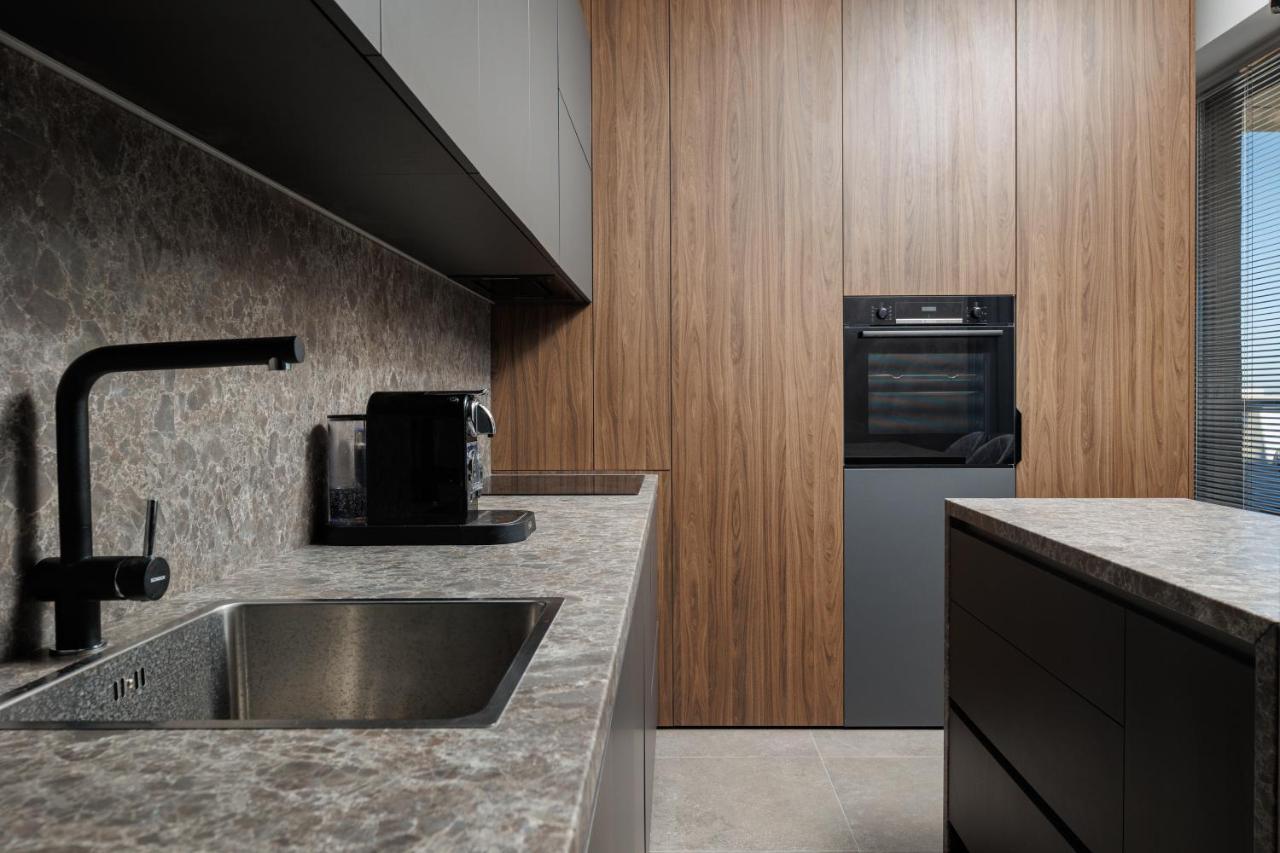 Mandala Designer Apartments With Free Private Parking, Near Mall Coresi Брашов Экстерьер фото